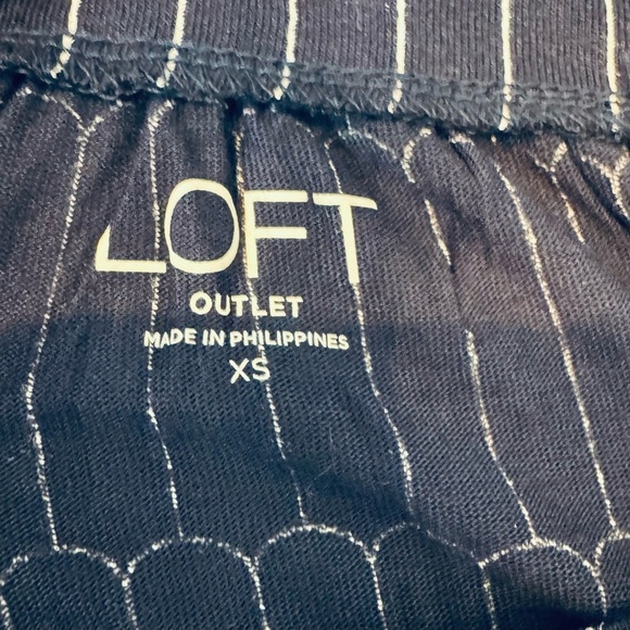 LOFT Outlet | Navy Scallop Stripe Sleeveless Blouse XS - Picture 8 of 12